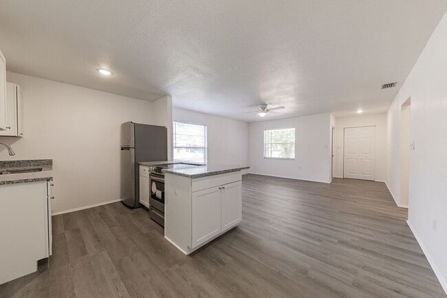 Photo - 430 Ave B NE Unit A