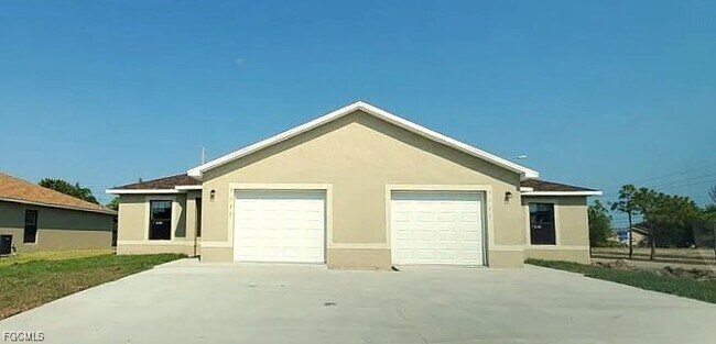 Building Photo - 3935 Chiquita Blvd S
