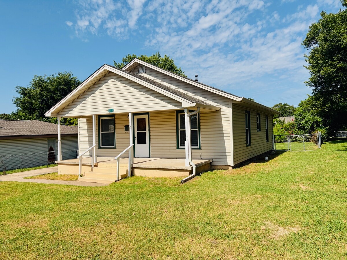 Photo - 916 N Wilson Ave