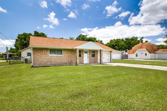 Photo - 908 Redberry Hill St