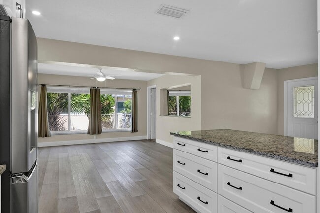 Photo - 350 NE 29th St