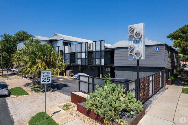 Photo - 2020 Congress Ave S