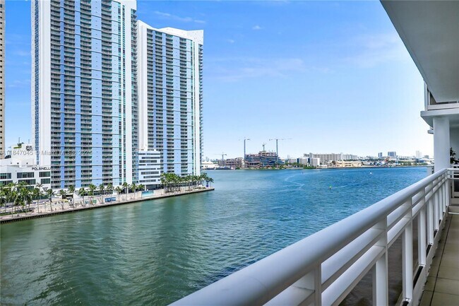 Building Photo - 901 Brickell Key Blvd Unit 805