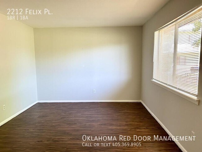 Photo - 2212 Felix Pl