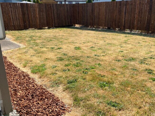 Private Backyard - 615 NW Fenton St