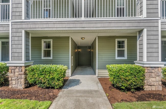 Building Photo - 12712 Admiralty Way Unit C103 Rental
