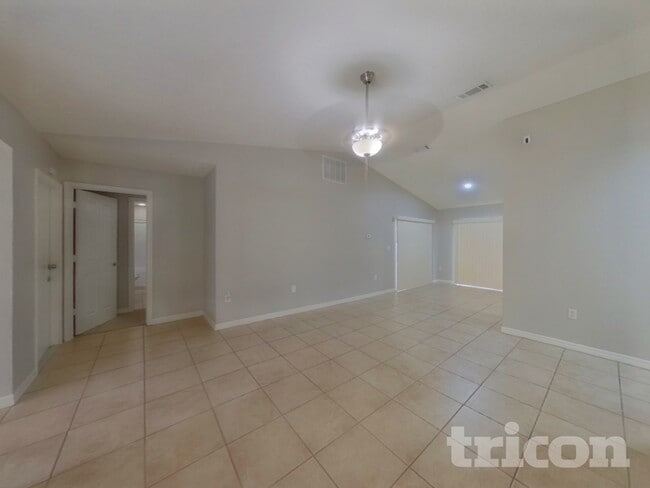 Photo - 2907 Evans Way