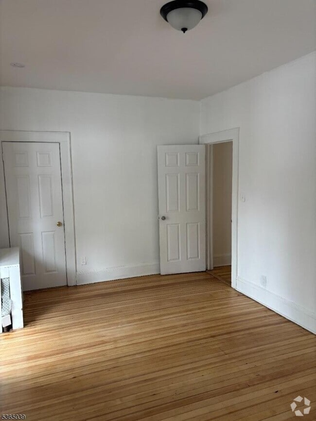 Building Photo - 114 Broughton Ave Rental