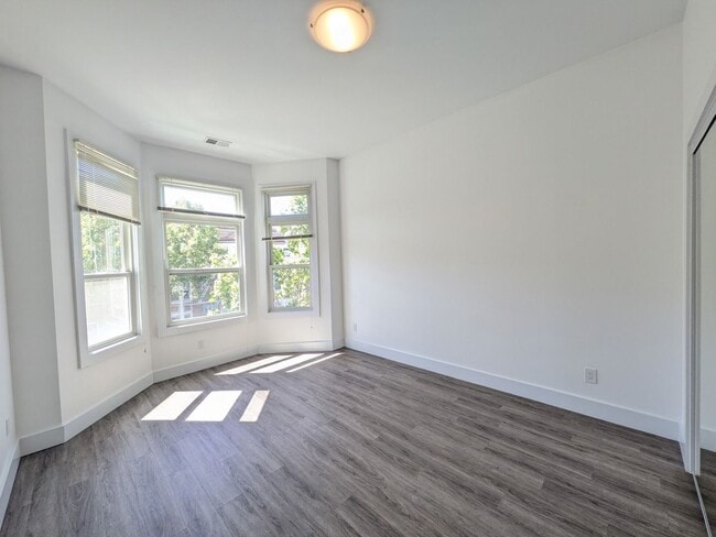 Photo - 1048_DIVIS Unit 1048