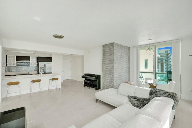 Photo - 333 NE 24th St