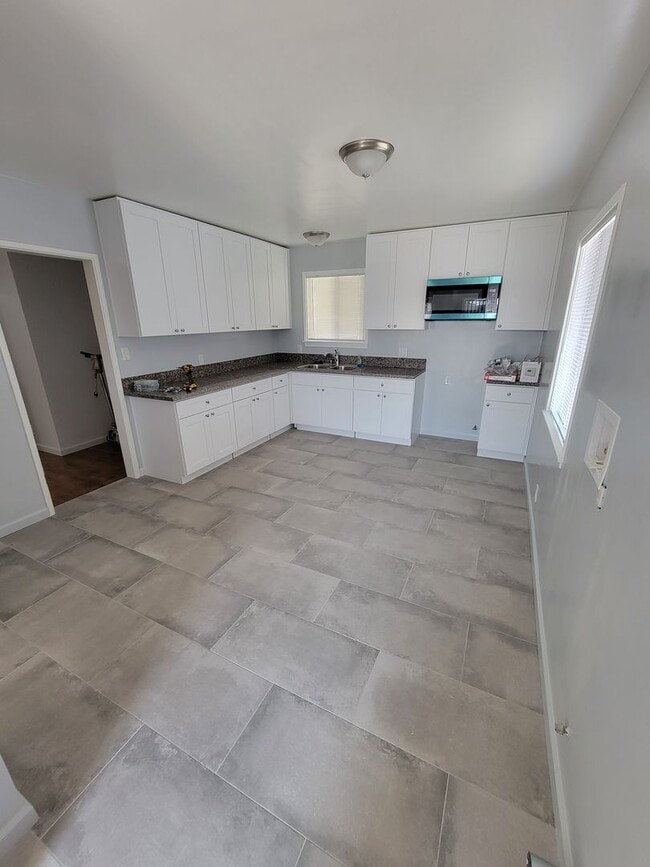 Large 3 bedroom 1 bath house for rent. - Large 3 bedroom 1 bath house for rent.