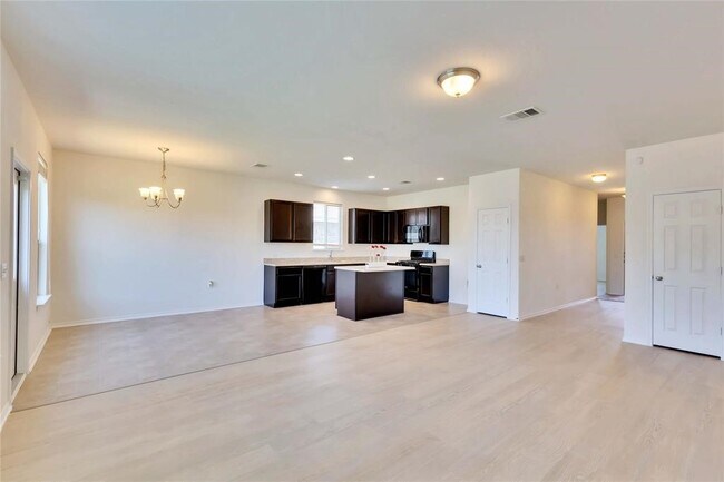 Photo - 7112 Longford Trail