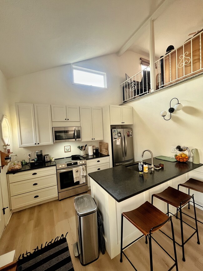 Newly Renovated Kitchen - 3623 Glendale Ter Townhome