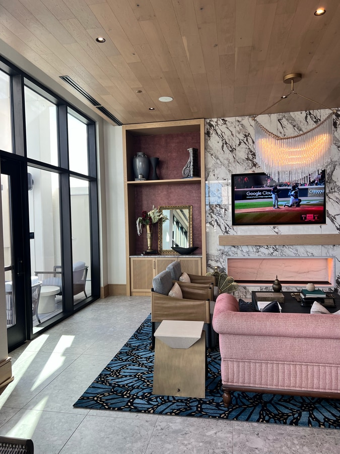 Photo - 930 Commerce St