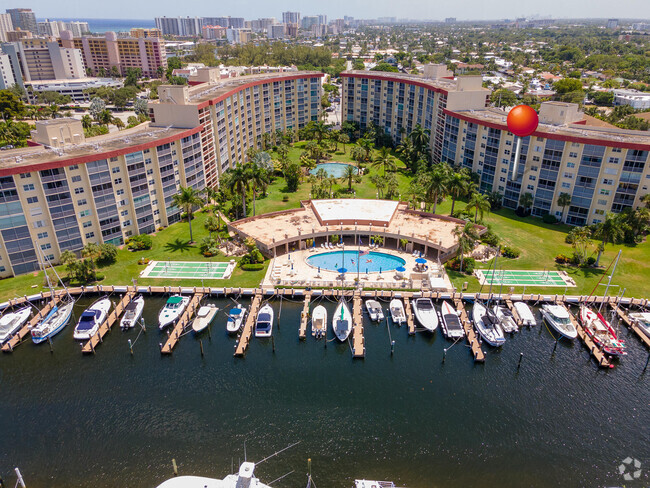 Building Photo - 2731 NE 14th Street Causeway Unit 314 Rental