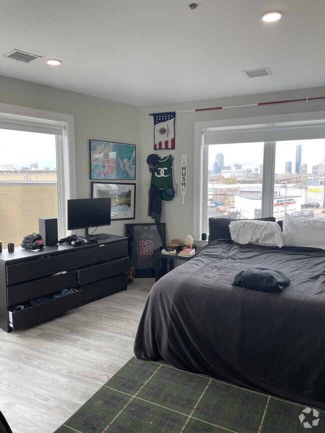 Building Photo - 220 Old Colony Ave Unit 2 Bed Very CLEAN Rental