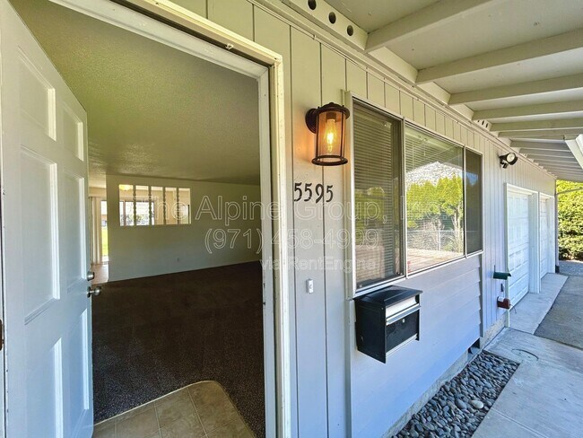 Photo - 5595 SW Menlo Dr
