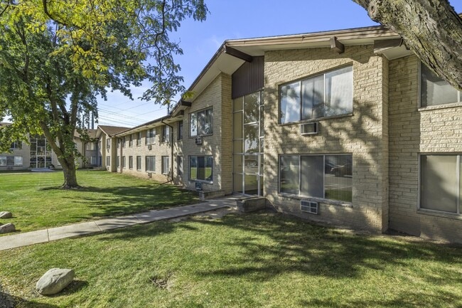 First floor one bedroom available June first - First floor one bedroom available June first Apartment Unit #136