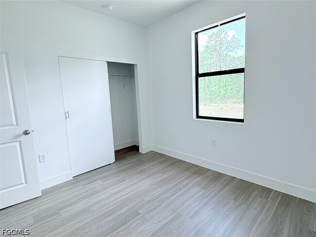 1048 Jay Ct