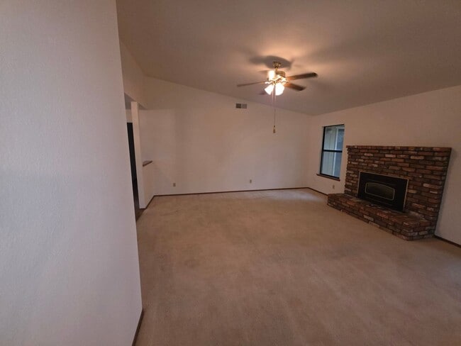 Photo - Charming Single-Story Home in Lincoln - Av...