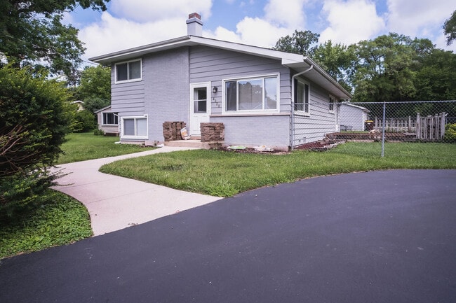 Building Photo - 4320 Bayview Dr Rental