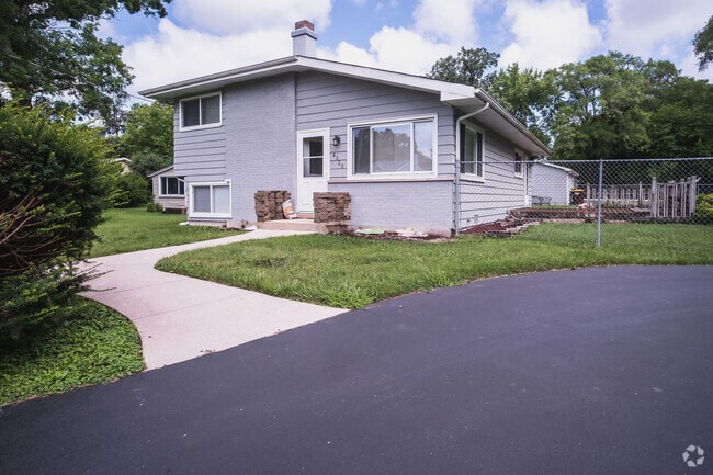 Building Photo - 4320 Bayview Dr Rental