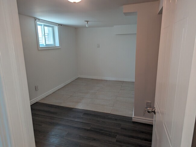 Bedroom - 255 Wallace Av S Unit Basement Apartment