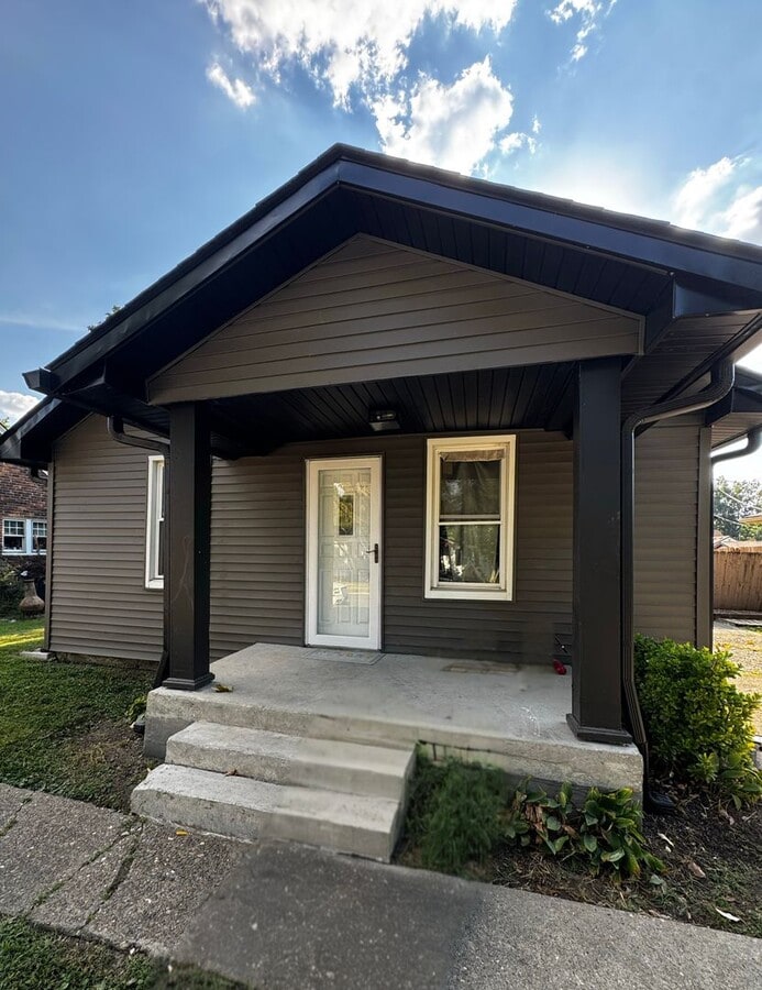 Charming home in Clarksville Indiana (Unde... - Charming home in Clarksville Indiana (Unde...