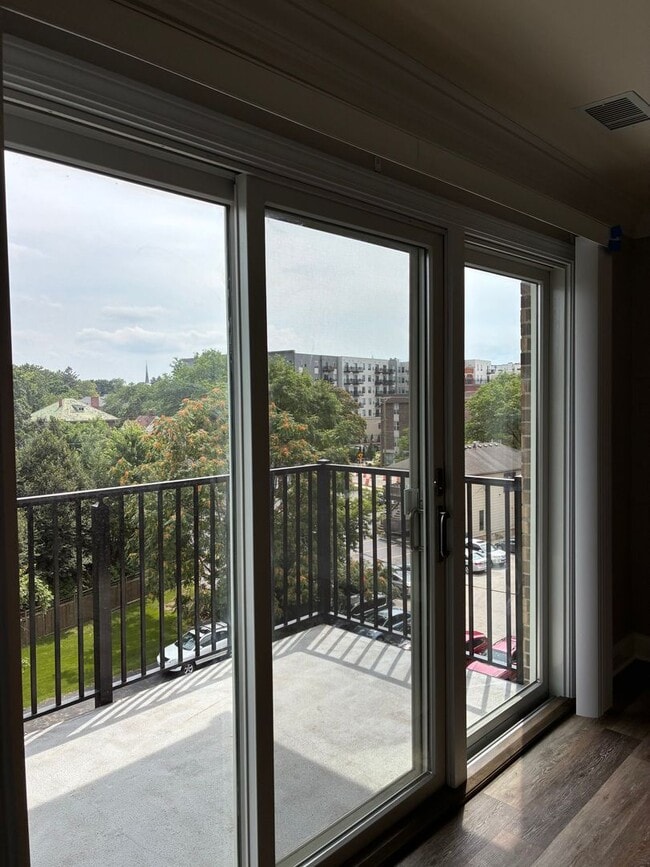 Building Photo - 907 Curtiss St Unit 406