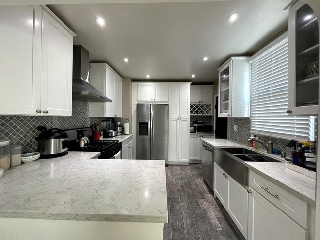 Photo - 2348 Warwick Ave