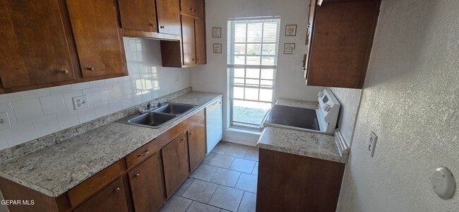 Photo - 8502 Mettler Dr