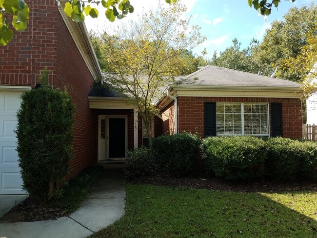 Building Photo - Great One Story With Bonus Room Over Garage