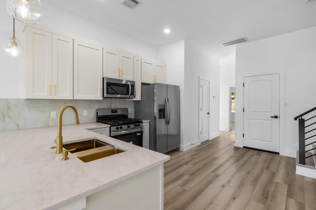 Photo - 4412 Alvin St