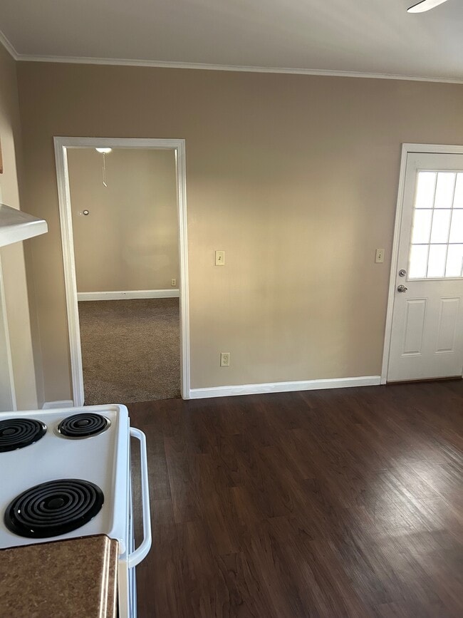 Building Photo - 918 Marshall St Unit 918.5