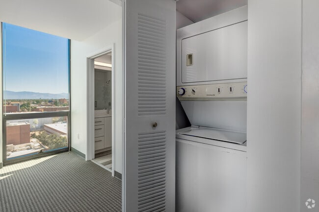 2BR, 2BA - 806SF - Laundry