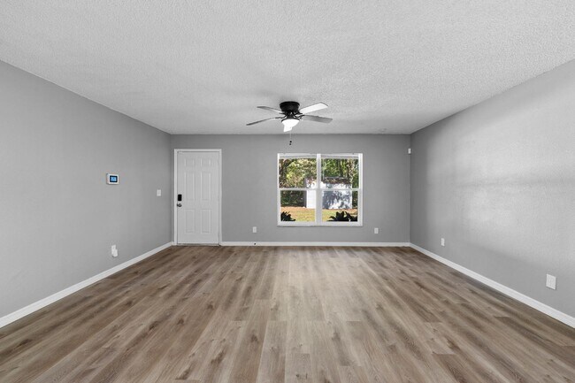 Photo - 37745 Walker Aly