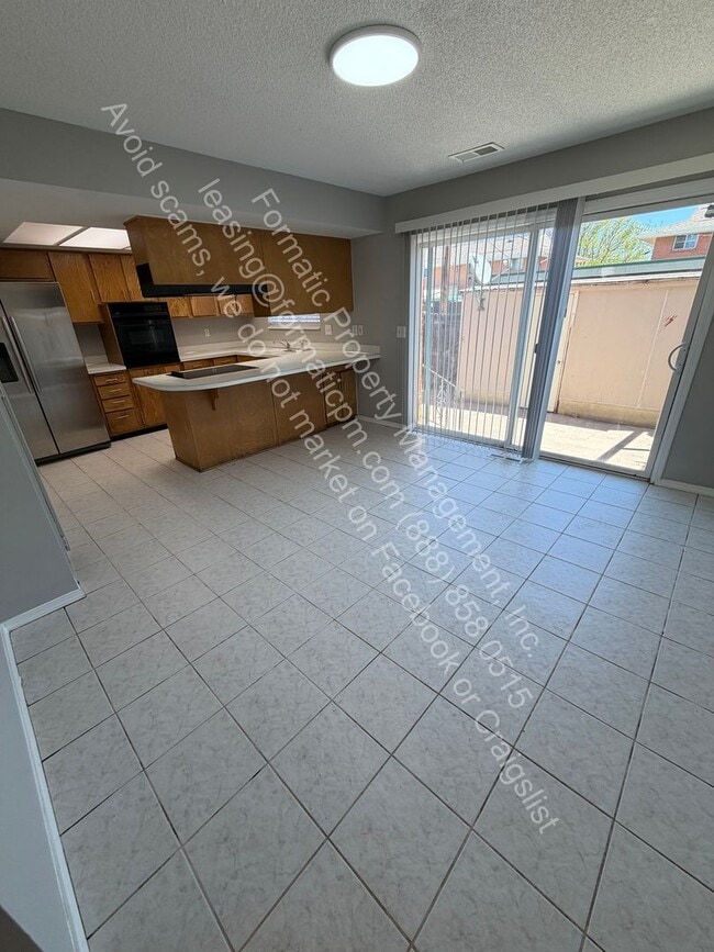Photo - Pet Friendly - 3 Bedroom Home with Parking and a Comfortable Layout in Denver