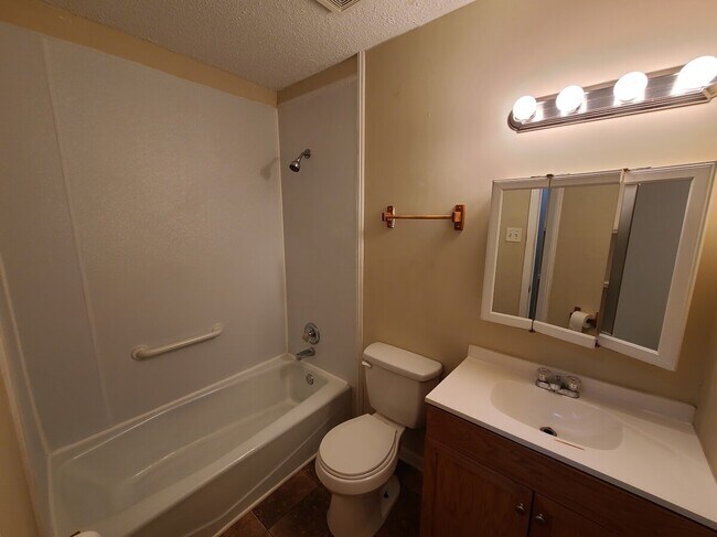 Photo - 612 Platinum St