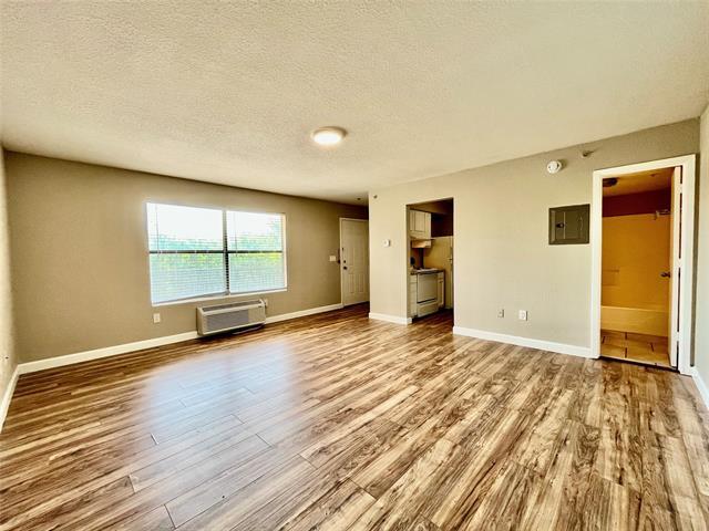Building Photo - 701 W Sycamore St Unit 205 Rental