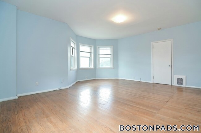 Photo - 923 Beacon St Unit 2