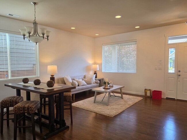 1880 Claret Loop NW