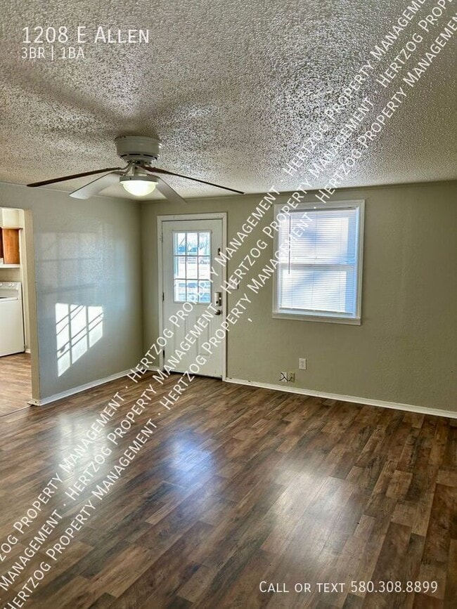 Photo - 1208 E Allen-