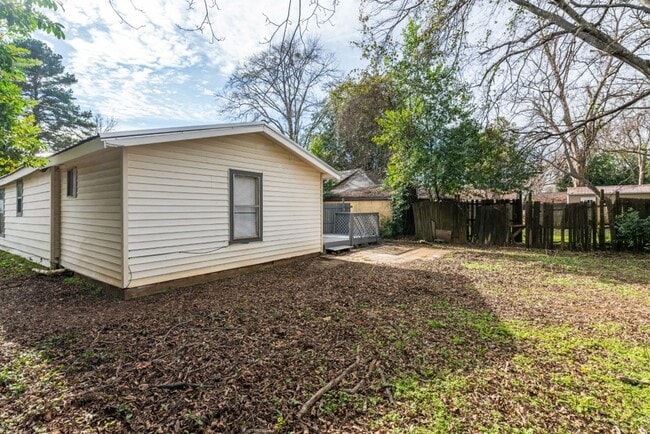 Photo - Renovated 3BR/2BA Tuscaloosa Gem with Luxu...