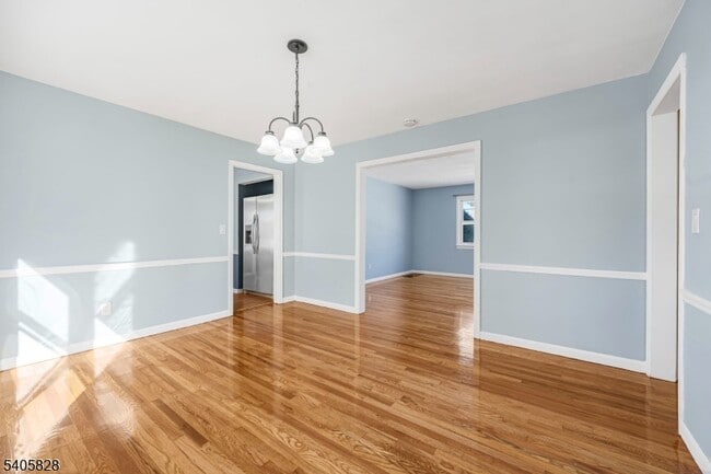 Photo - 686 Gates Terrace