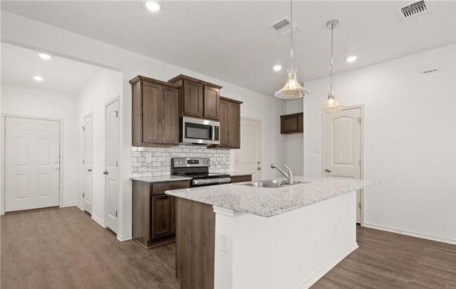Photo - 3 bedroom 2.5 bathroom townhome!