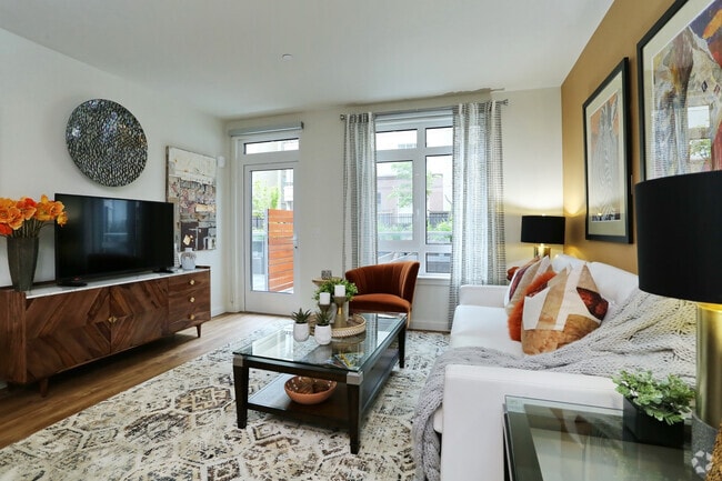 2BR, 2.5BA Townhome - 1,106 SF