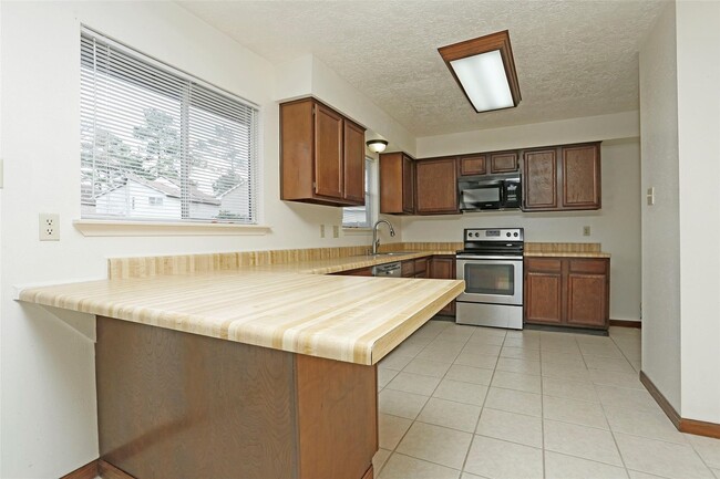 Building Photo - 1418 Crawley Ct