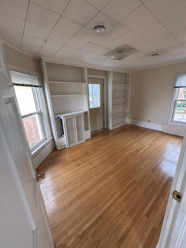 Photo - 751 Jenifer St