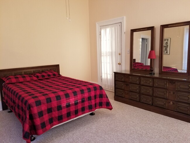 1020 S 7th St Unit fully furnished 1 bedroom