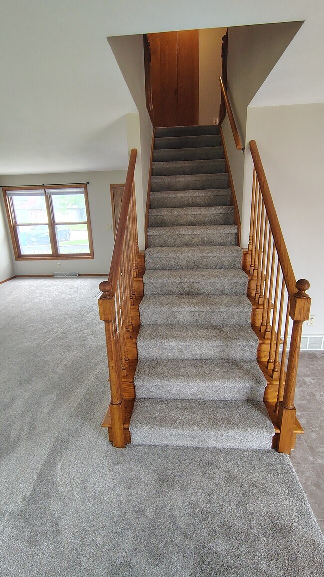 2962 W Creek Valley Ln